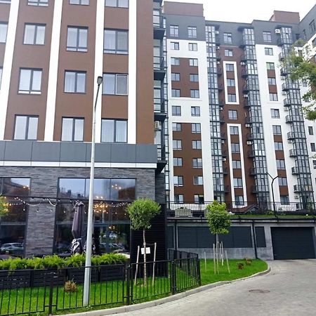 Vip Apartment У Центрі Міста, Новобуджк Театральний,Дуже Простора Riwne Exterior foto