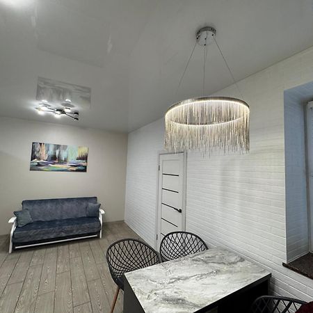 Vip Apartment У Центрі Міста, Новобуджк Театральний,Дуже Простора Riwne Exterior foto