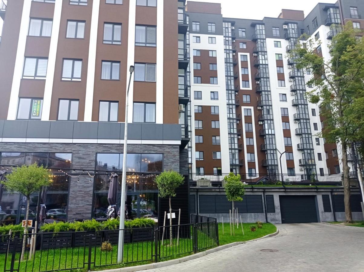 Vip Apartment У Центрі Міста, Новобуджк Театральний,Дуже Простора Riwne Exterior foto